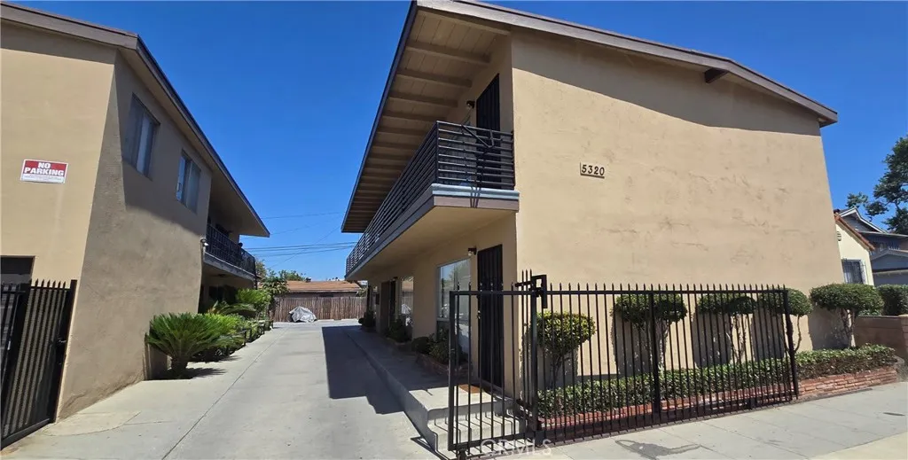 5320 Lime Avenue, Long Beach, California 90805 home-pic-1
