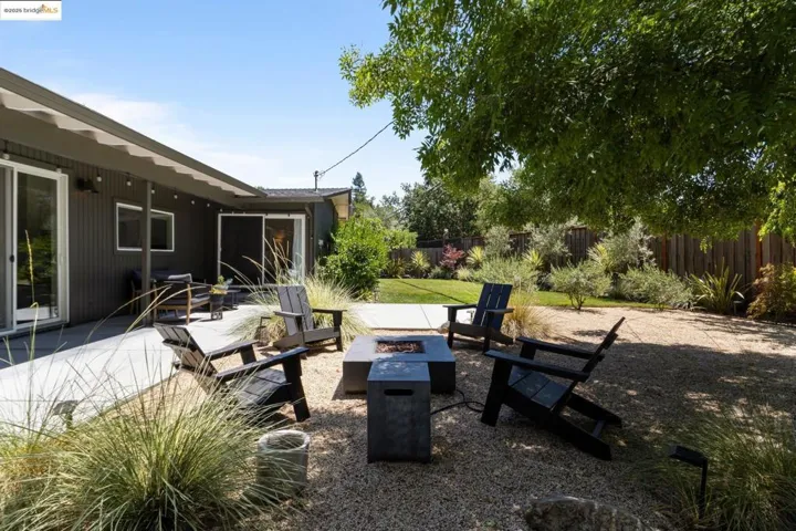 2041 Hidden Valley Dr, Santa Rosa, California 95404