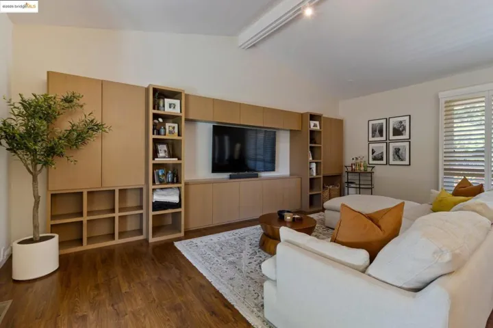 2041 Hidden Valley Dr, Santa Rosa, California 95404