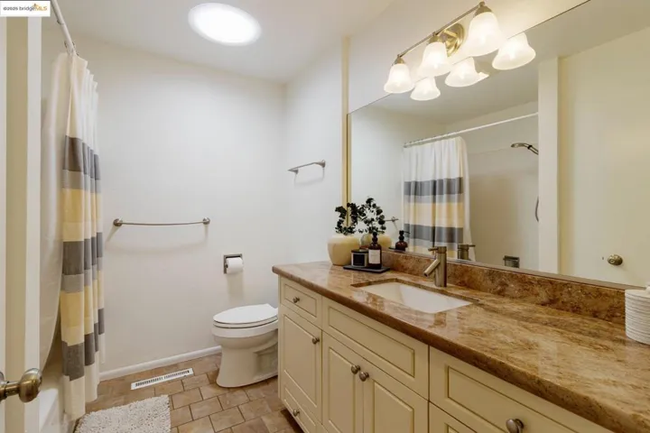 2041 Hidden Valley Dr, Santa Rosa, California 95404