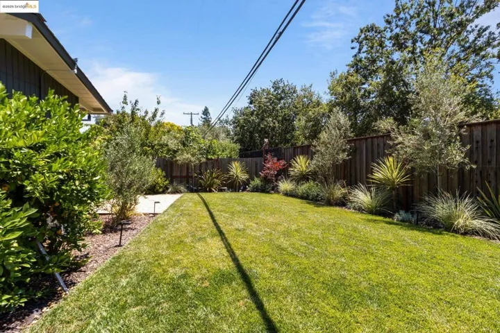 2041 Hidden Valley Dr, Santa Rosa, California 95404