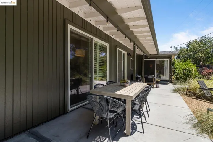 2041 Hidden Valley Dr, Santa Rosa, California 95404
