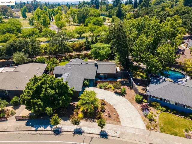 2041 Hidden Valley Dr, Santa Rosa, California 95404
