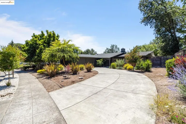 2041 Hidden Valley Dr, Santa Rosa, California 95404