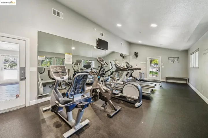 480 Canyon Oaks Dr G, Oakland, California 94605