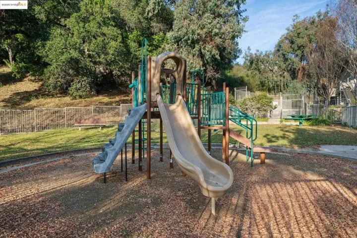 480 Canyon Oaks Dr G, Oakland, California 94605
