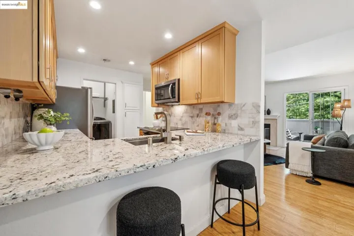 480 Canyon Oaks Dr G, Oakland, California 94605