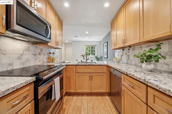 480 Canyon Oaks Dr G, Oakland, California 94605