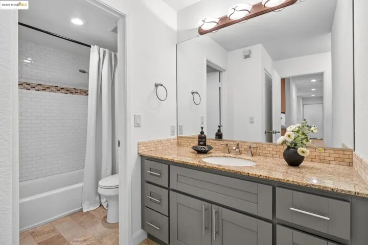 480 Canyon Oaks Dr G, Oakland, California 94605