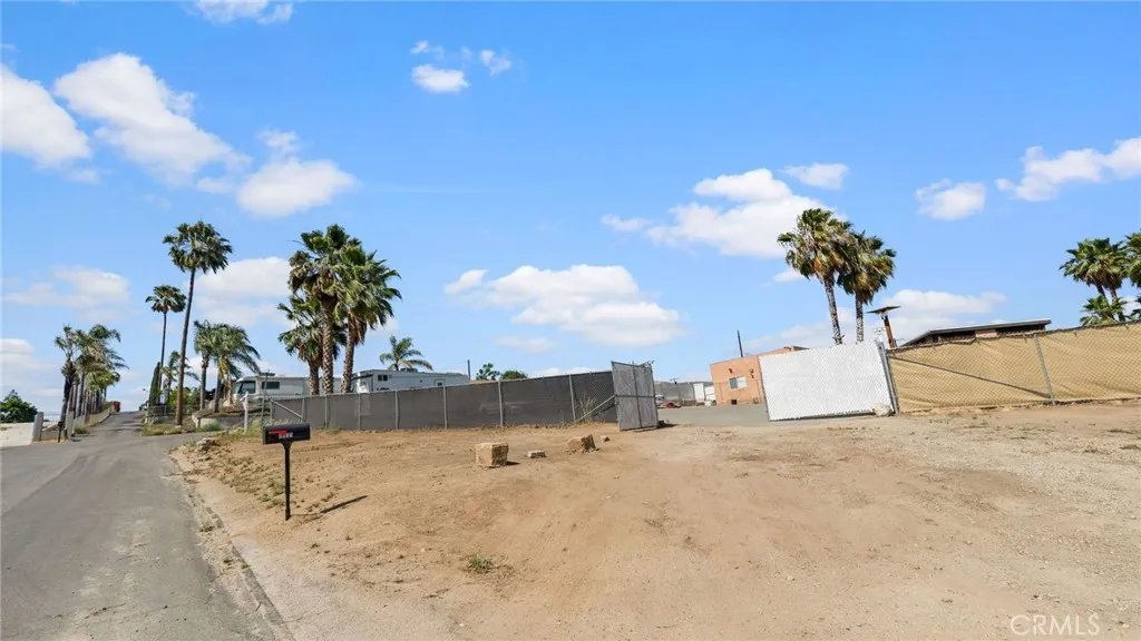 8035 Santa Rita Street, Corona, California 92881 home-pic-29