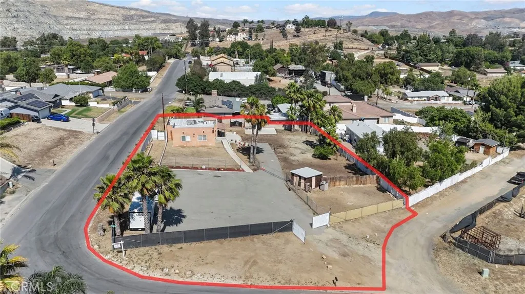 8035 Santa Rita Street, Corona, California 92881 home-pic-31