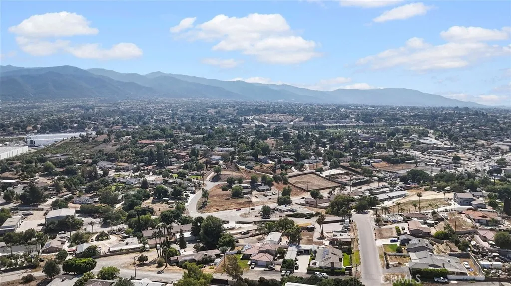 8035 Santa Rita Street, Corona, California 92881 home-pic-35