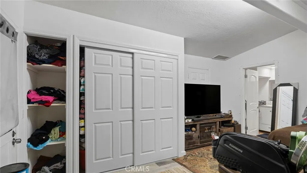 8035 Santa Rita Street, Corona, California 92881 home-pic-22