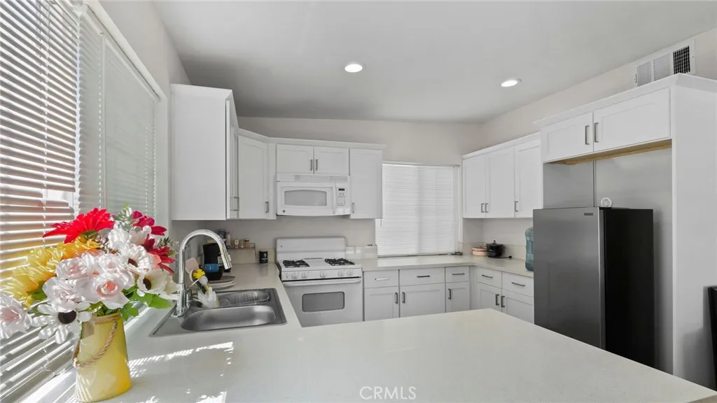 8035 Santa Rita Street, Corona, California 92881 home-pic-8
