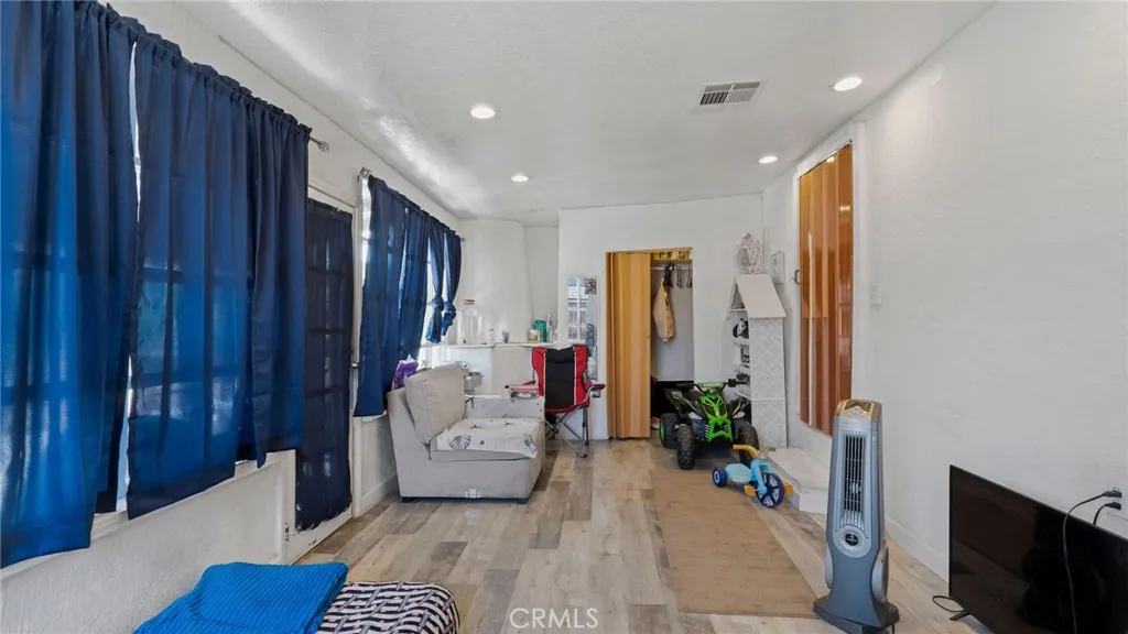 8035 Santa Rita Street, Corona, California 92881 home-pic-11