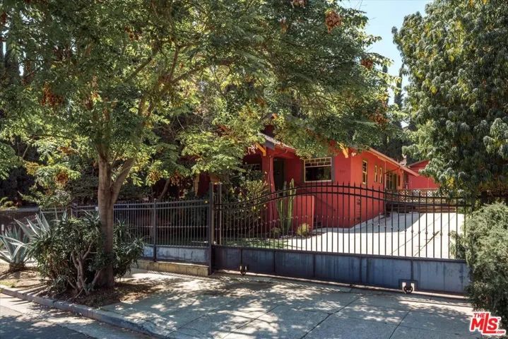 Street View - Gate