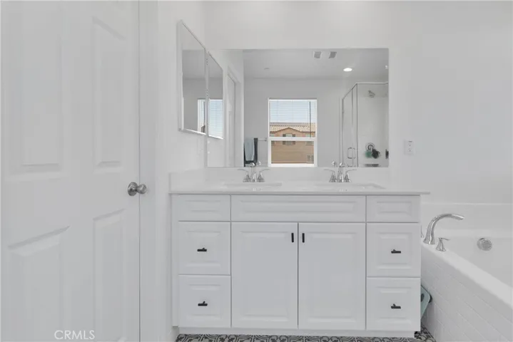 Executive Bathroom (upstairs)