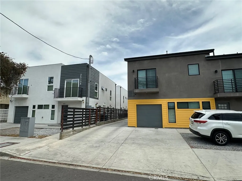 25134 25200 Frampton Avenue, Harbor City, California 90710, ,Residential Income,For Sale,Frampton,PW25138239