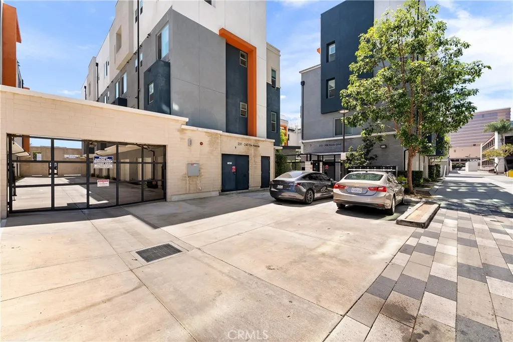 206 Alamo Court, Long Beach, California 90802 home-pic-32