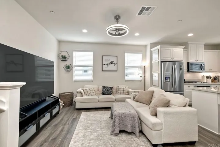 2211 Solara Lane, Vista, California 92081