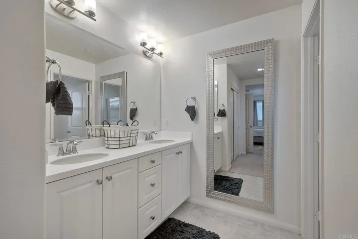 2211 Solara Lane, Vista, California 92081