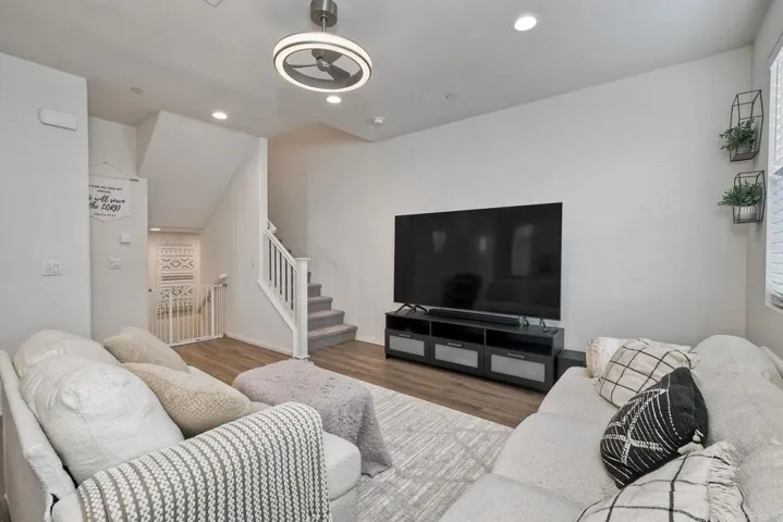 2211 Solara Lane, Vista, California 92081