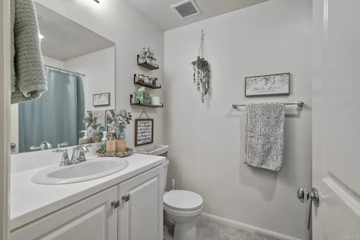 2211 Solara Lane, Vista, California 92081