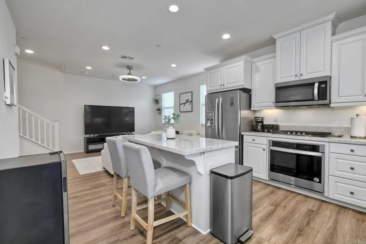 2211 Solara Lane, Vista, California 92081