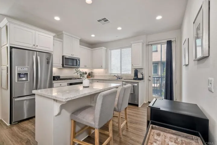 2211 Solara Lane, Vista, California 92081