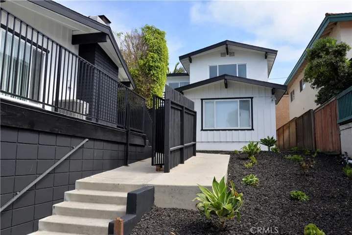241 Avenida Pelayo 2, San Clemente, California 92672