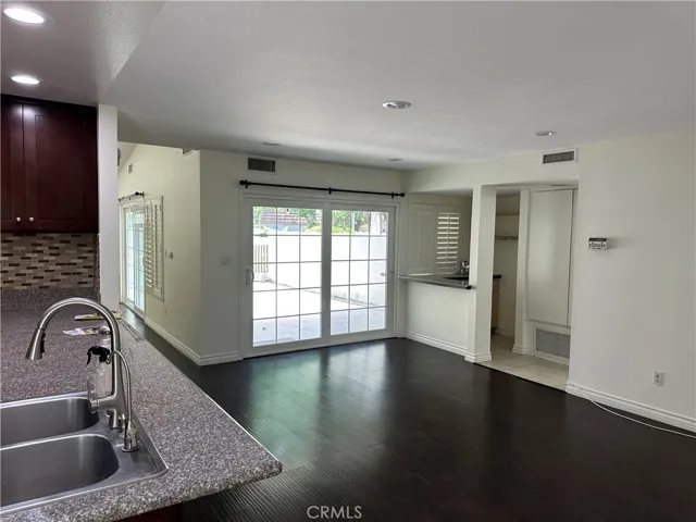 Family room open to the kitchen, bar in the​​‌​​​​‌​​‌‌​​‌​​​‌‌​​​‌​​‌‌​​‌‌​​‌‌​​​​ background