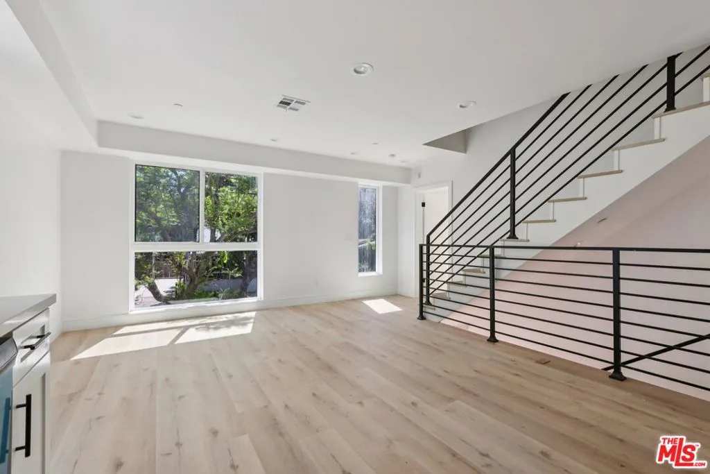 2111 1/2 Holly Drive, Los Angeles, California 90068 home-pic-2