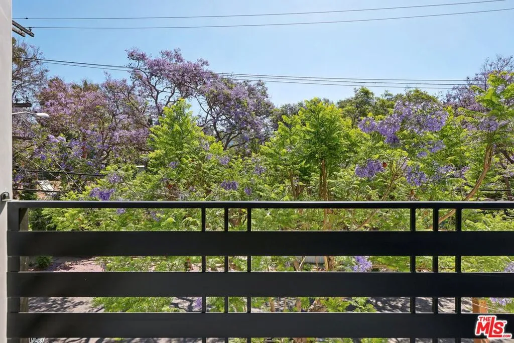 2111 1/2 Holly Drive, Los Angeles, California 90068 home-pic-14