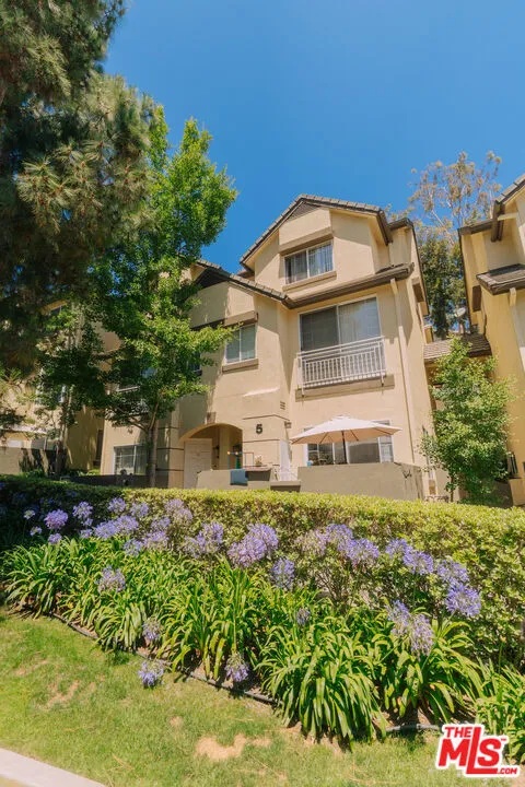 4600 Don Lorenzo Drive 13, Los Angeles, California 90008 home-pic-3