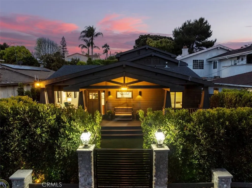 1012 10th Street, Manhattan Beach, California 90266, 4 Bedrooms Bedrooms, ,5 BathroomsBathrooms,Residential Lease,For Rent,10th,SB25137814
