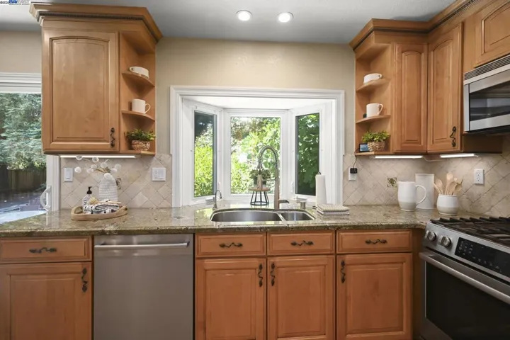 561 Santander Dr, San Ramon, California 94583