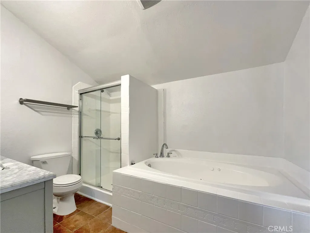 1124 Eureka Street 28, San Diego, California 92110 home-pic-12