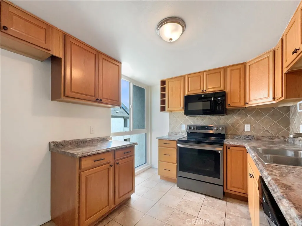 1124 Eureka Street 28, San Diego, California 92110 home-pic-5