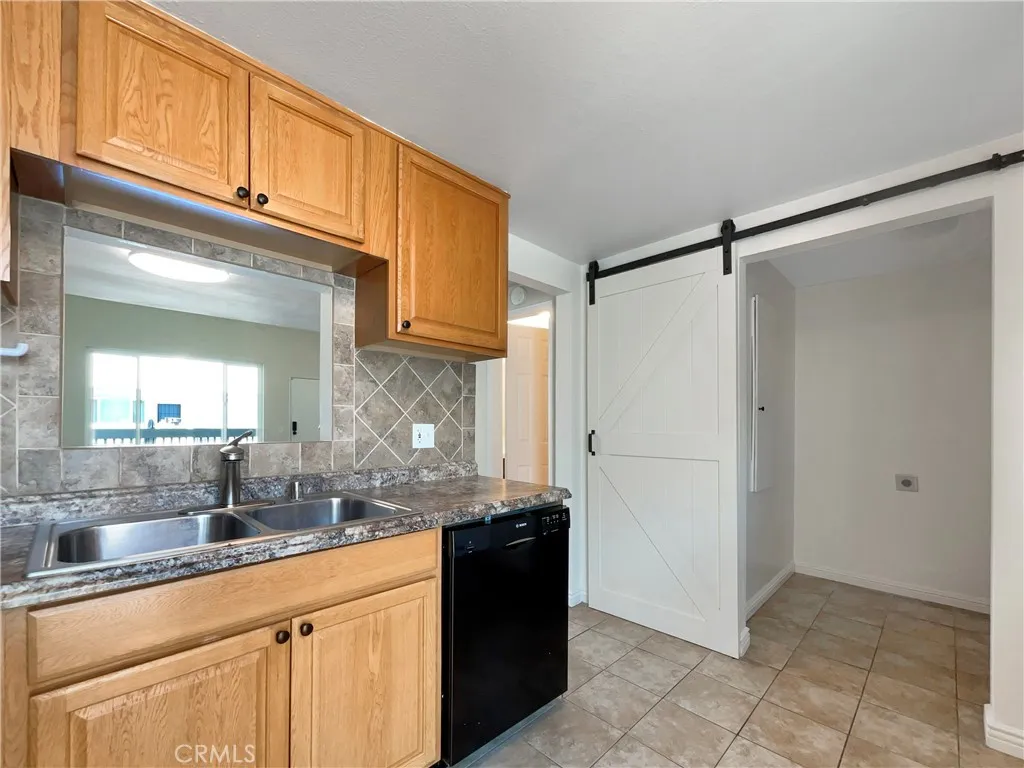 1124 Eureka Street 28, San Diego, California 92110 home-pic-4