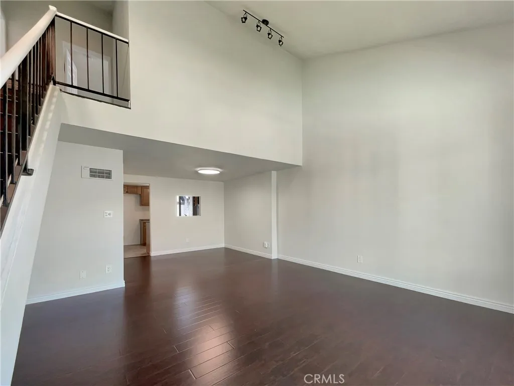 1124 Eureka Street 28, San Diego, California 92110 home-pic-2