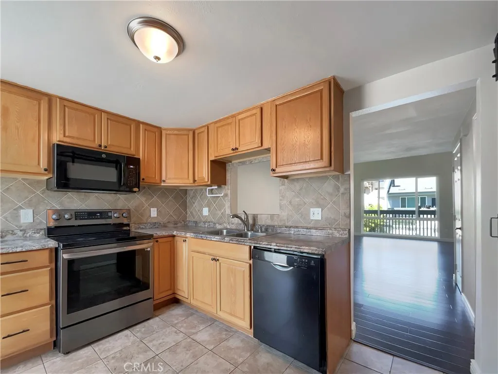 1124 Eureka Street 28, San Diego, California 92110 home-pic-3