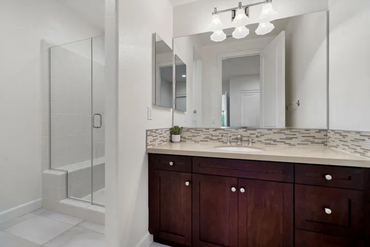 38-web-or-mls-NMFourSeasons_OPMG_1125_03