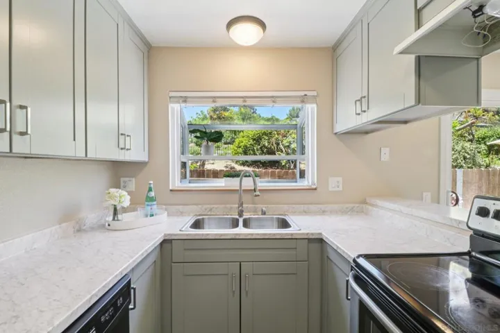 5890 Reo Ter. C, San Diego, California 92139