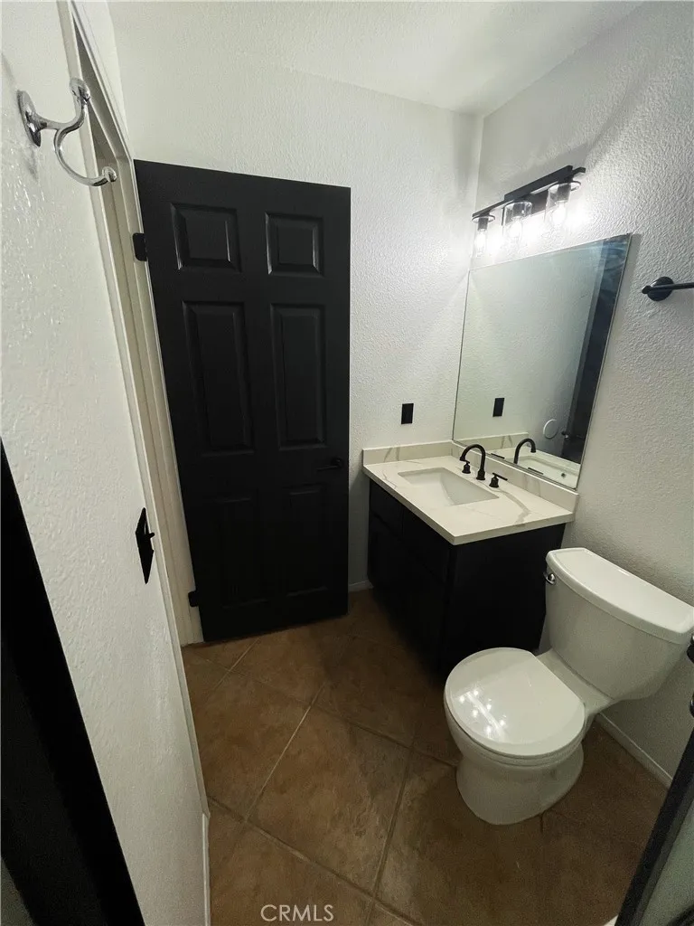 22236 Fox Ave, Apple Valley, California 92307 home-pic-3