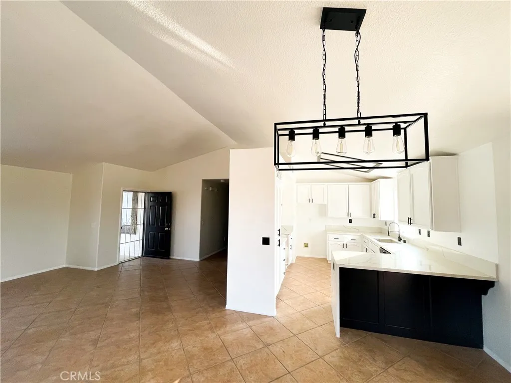 22236 Fox Ave, Apple Valley, California 92307 home-pic-1