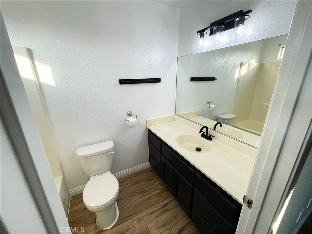 22236 Fox Ave, Apple Valley, California 92307 home-pic-4