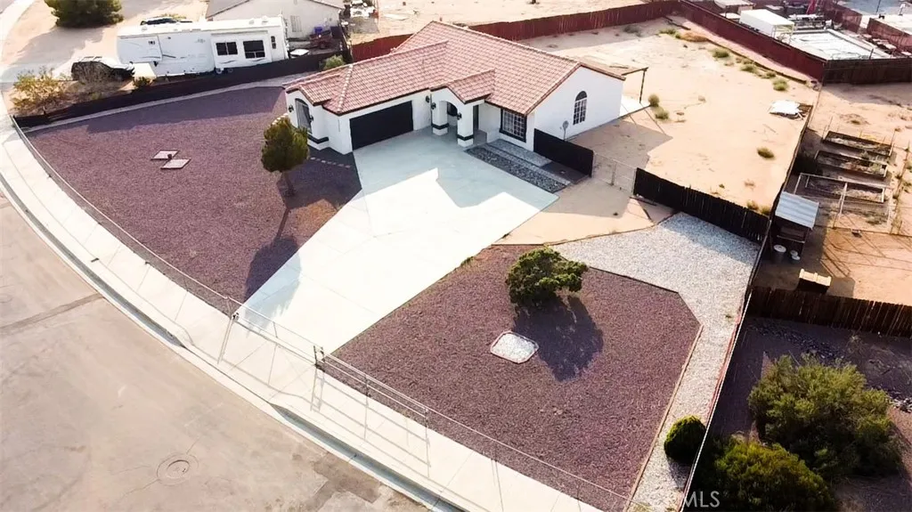 22236 Fox Ave, Apple Valley, California 92307 home-pic-5