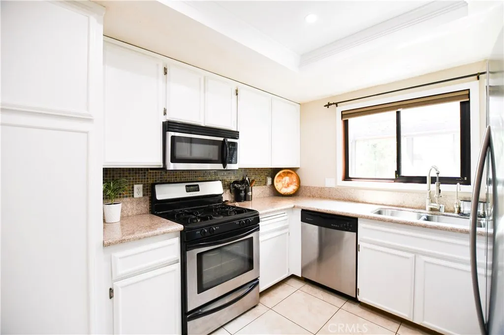 3093 Brea Boulevard 16, Fullerton, California 92835 home-pic-6