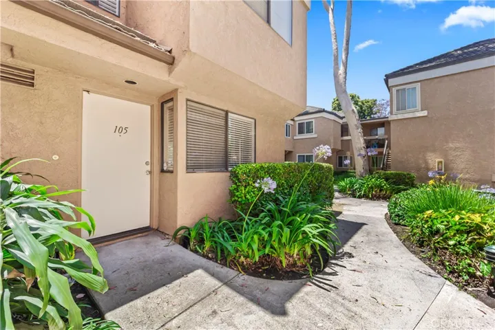 7912 Northlake Drive 105, Huntington Beach, California 92647