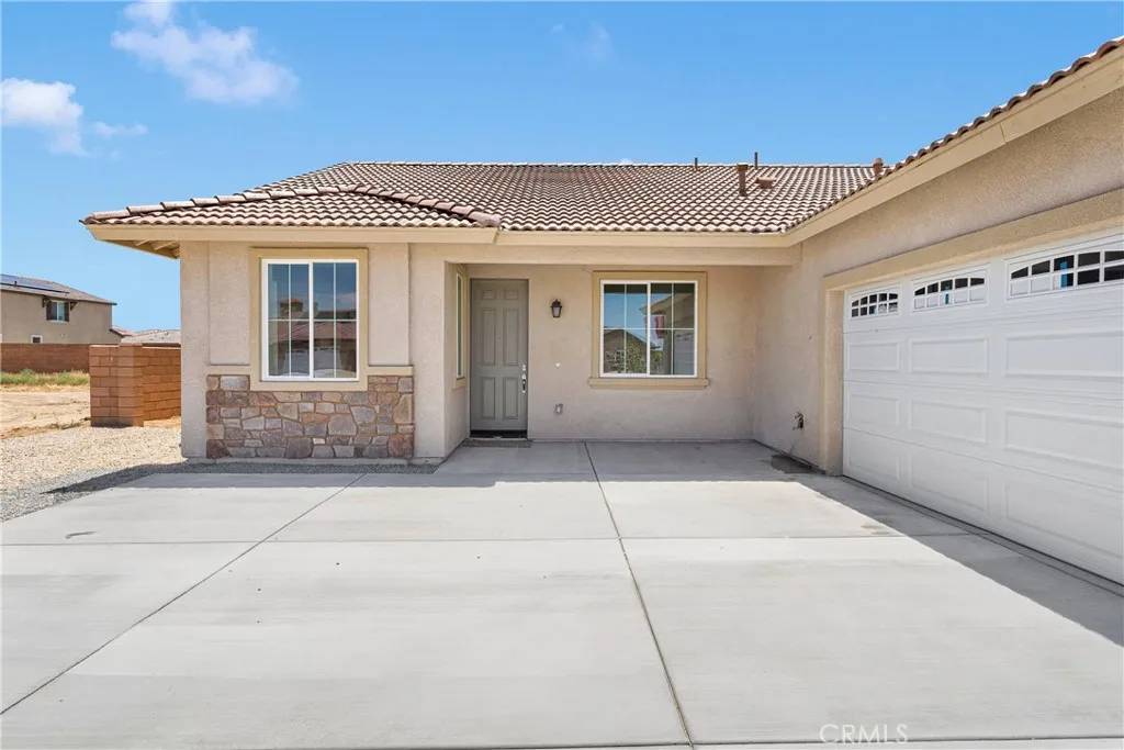 16111 Pablo Court, Victorville, California 92395 home-pic-4